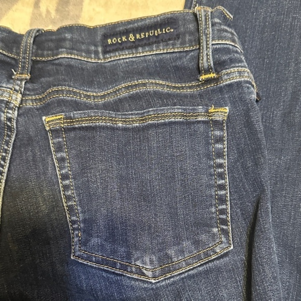 621. Rock & Republic women’s Dark Blue Berlin Skinny Jeans size 6